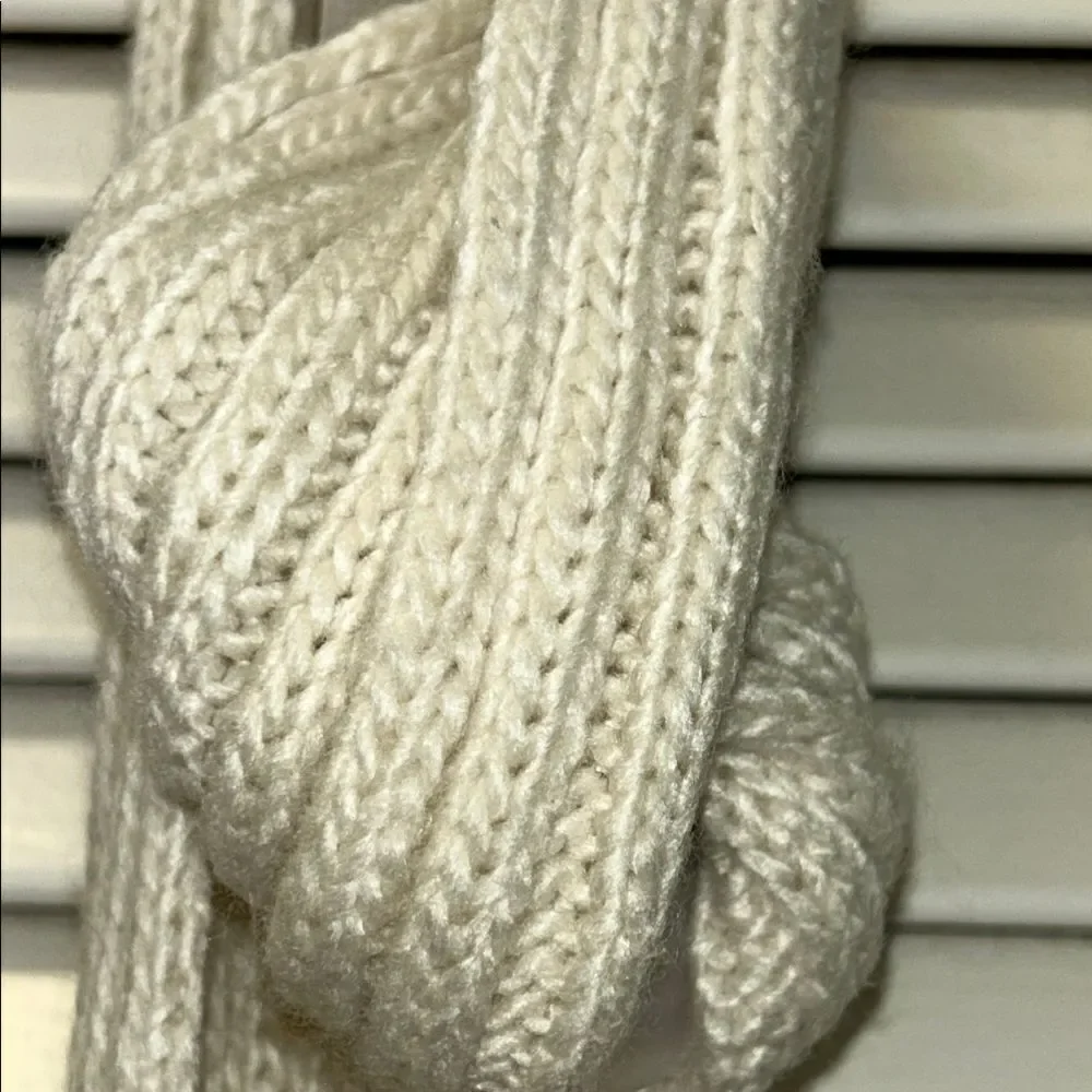 NWT Cat & Jack Cable Knit 🧶 Scarf 🧣 with Playful Pom Poms